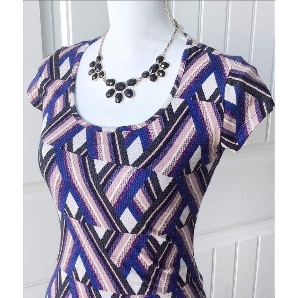 💕NWOT Geometric Print Dress💕 - Picture 3 of 7